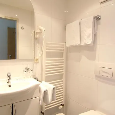 Konukevi Gaestehaus Am Lausitzring 3*
